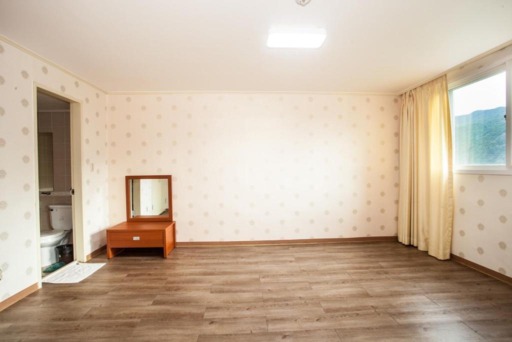 Muju Ilsung Condo מראה חיצוני תמונה